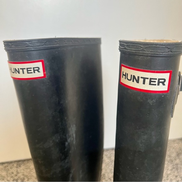 Women’s Hunter Original Tall Rain Boot. Wide Calf. Distressed Black Color. - Picture 8 of 9